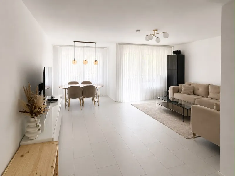 Zwei Zimmer in Buckow: Helle Erdgeschosswohnung mit Balkon — photo 1